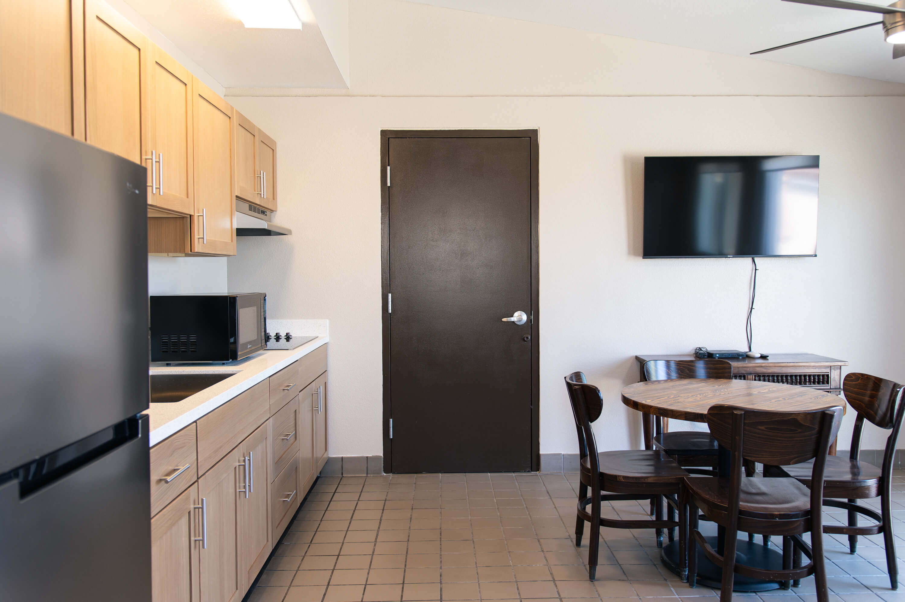 del-mar-beach-marina_marina_one-bedroom_kitchen-2.jpg