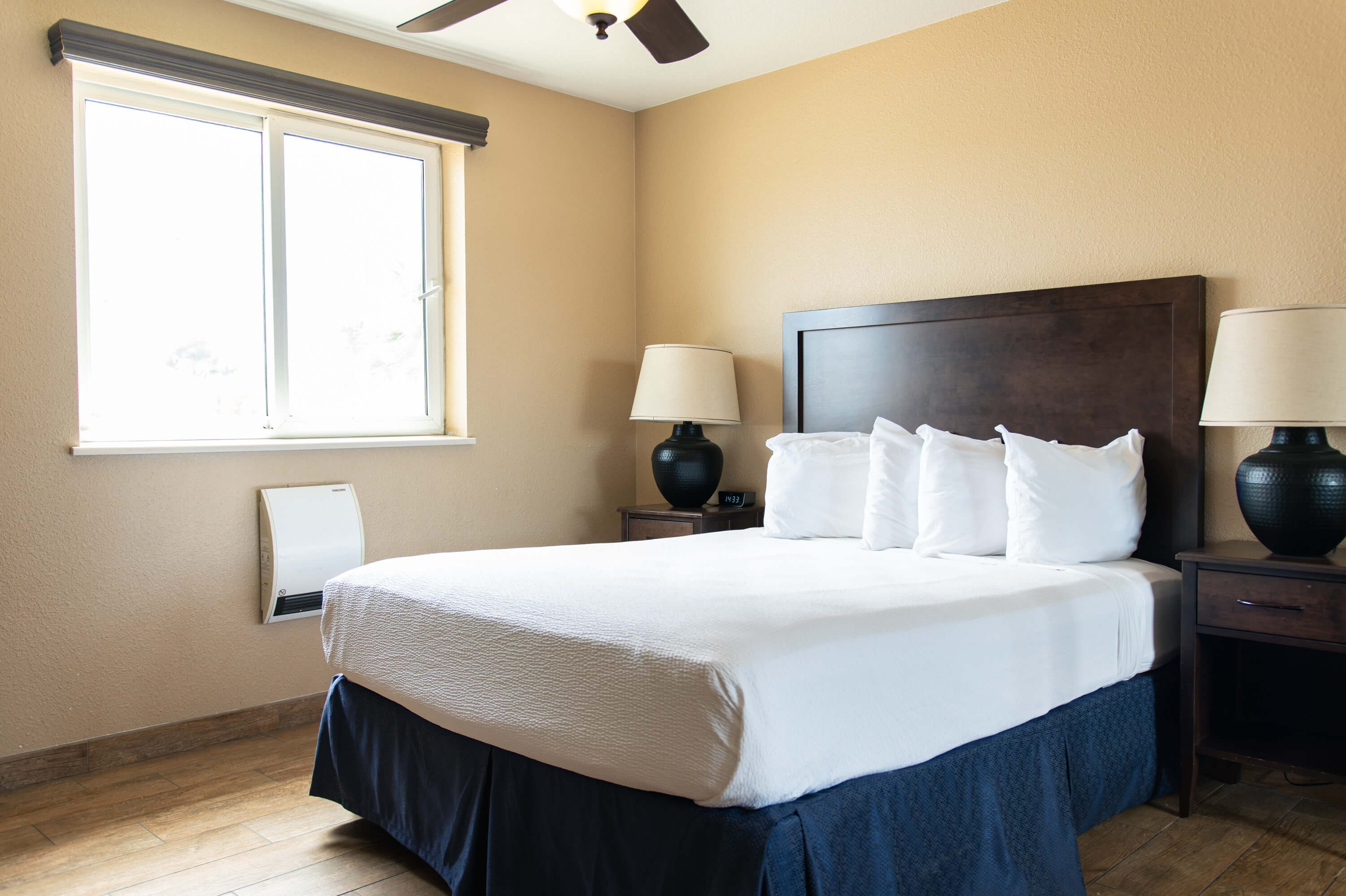 del-mar-beach-marina_marina_two-bedroom_bed-2.jpg