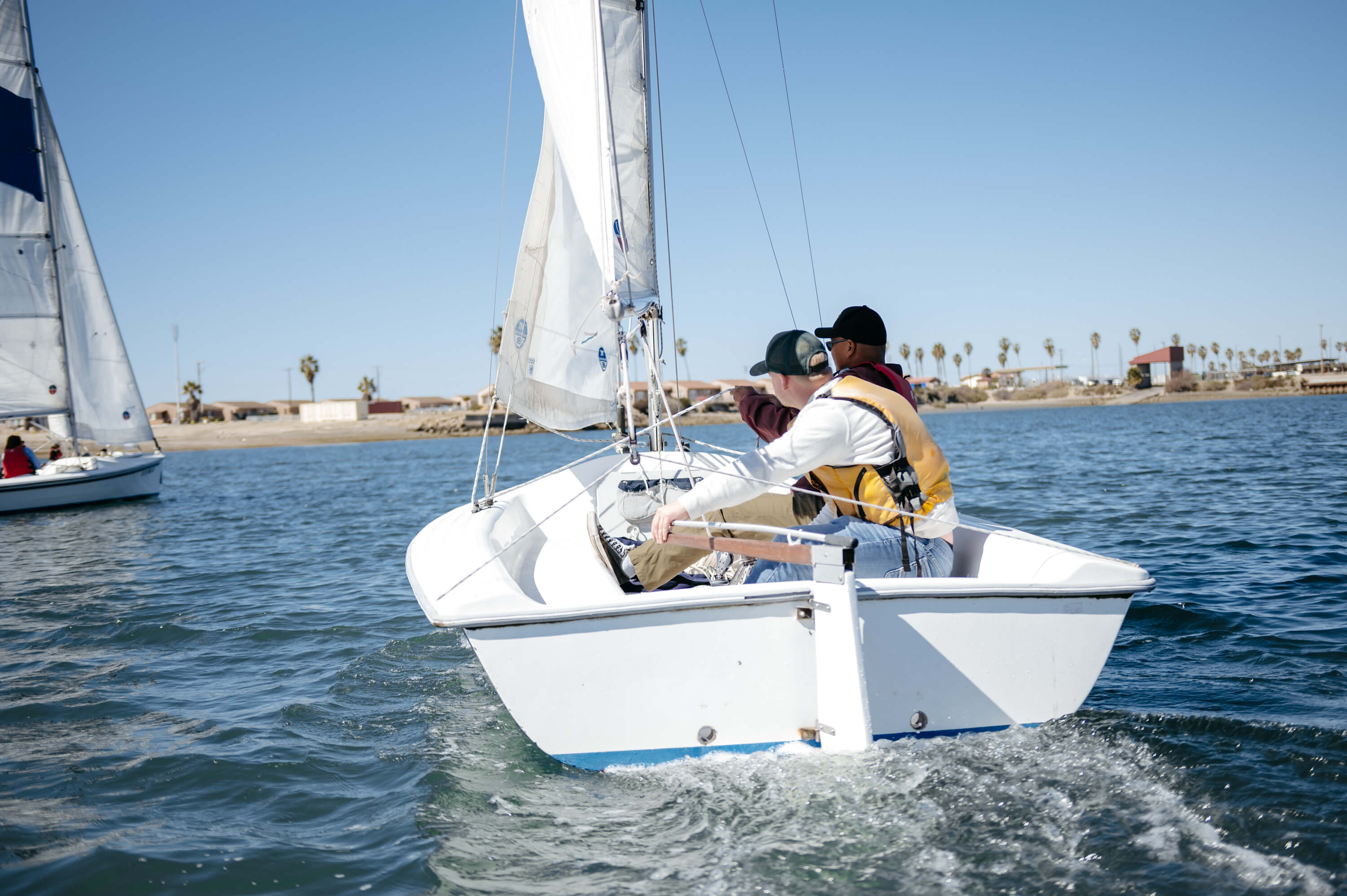 marina_learn-to-sail_boat_bow.jpg