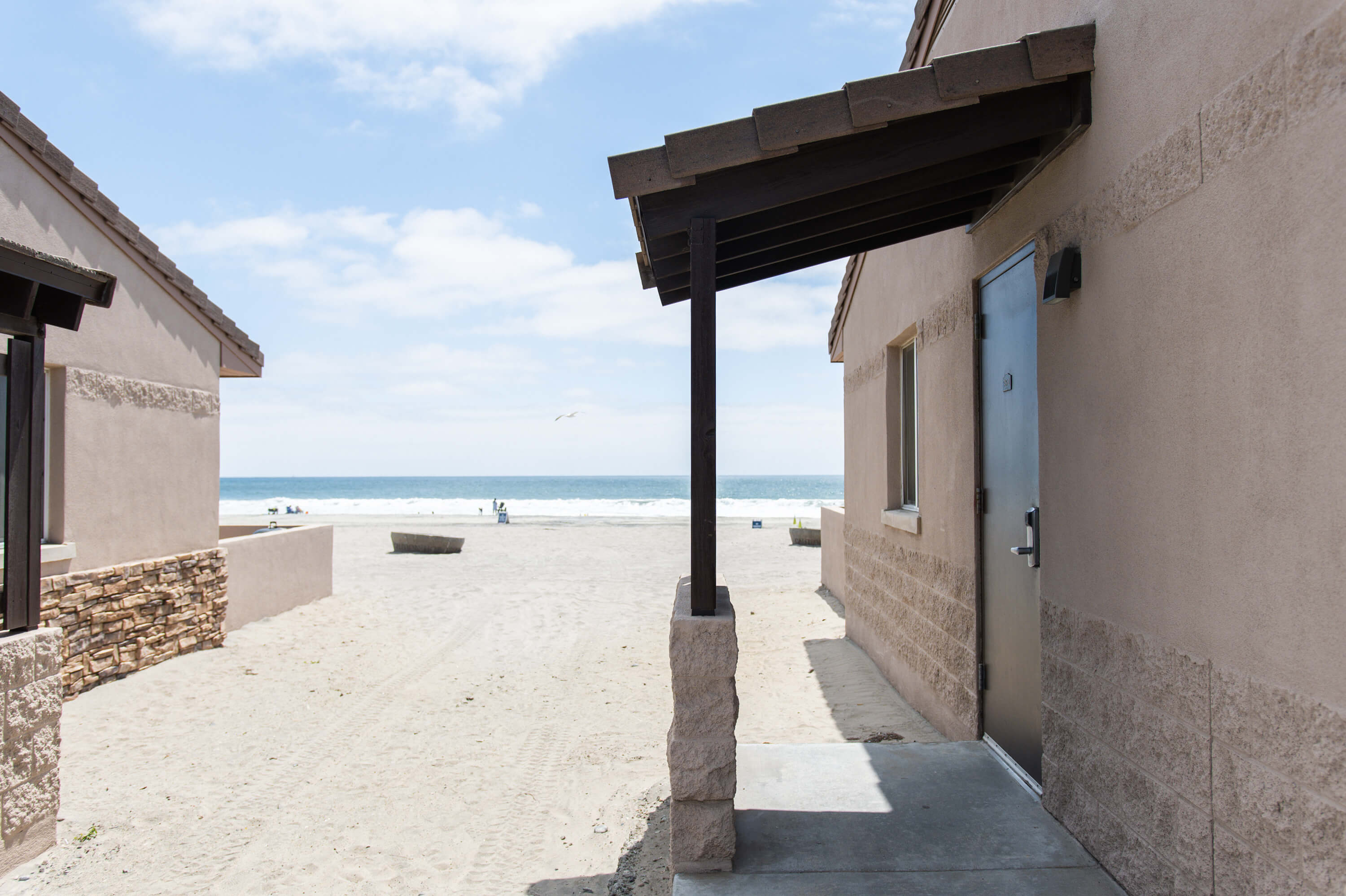 del-mar-beach-marina_beachfront_one-bedroom_entrance.jpg