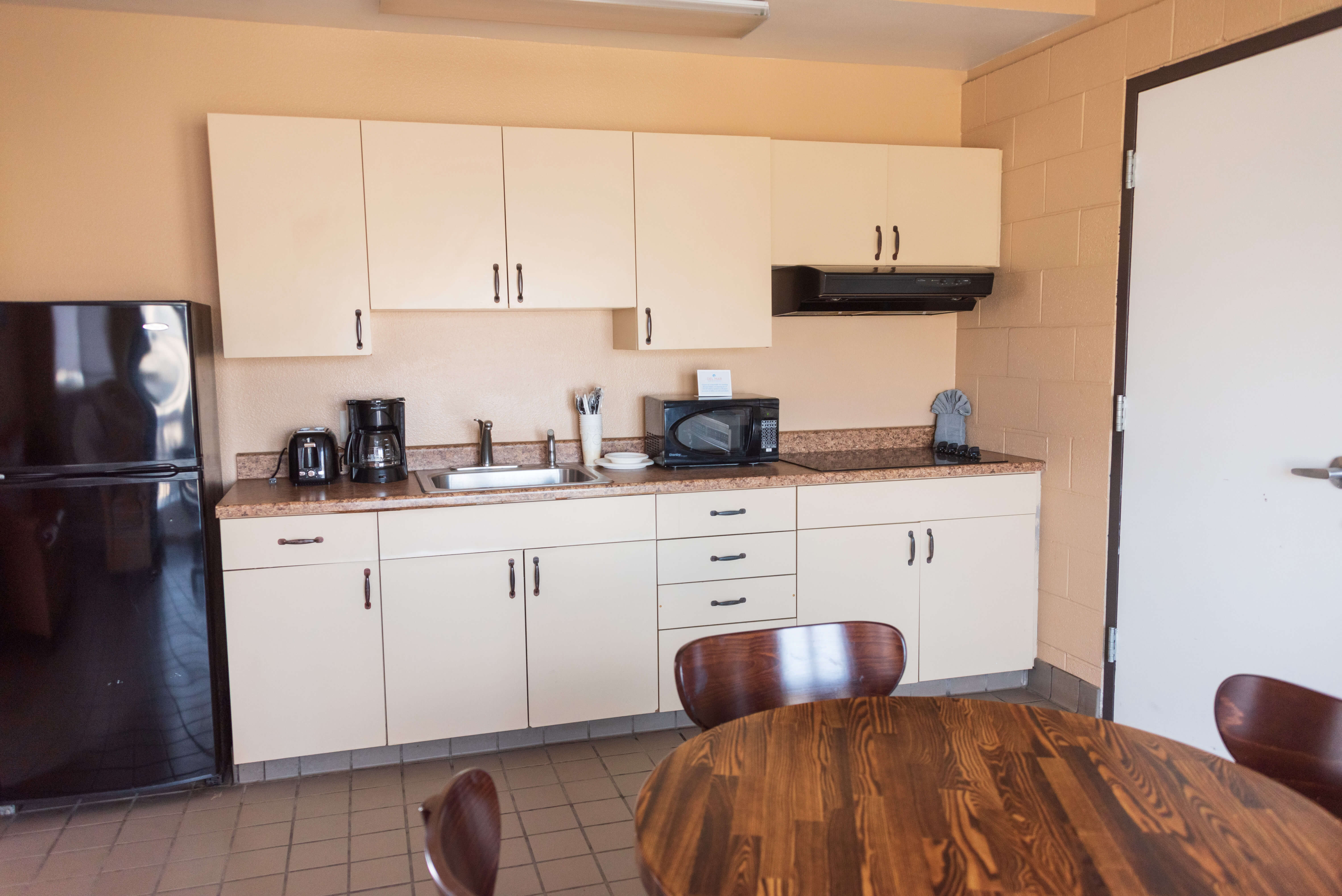 del-mar-beach-marina_marina_one-bedroom_kitchen.jpg
