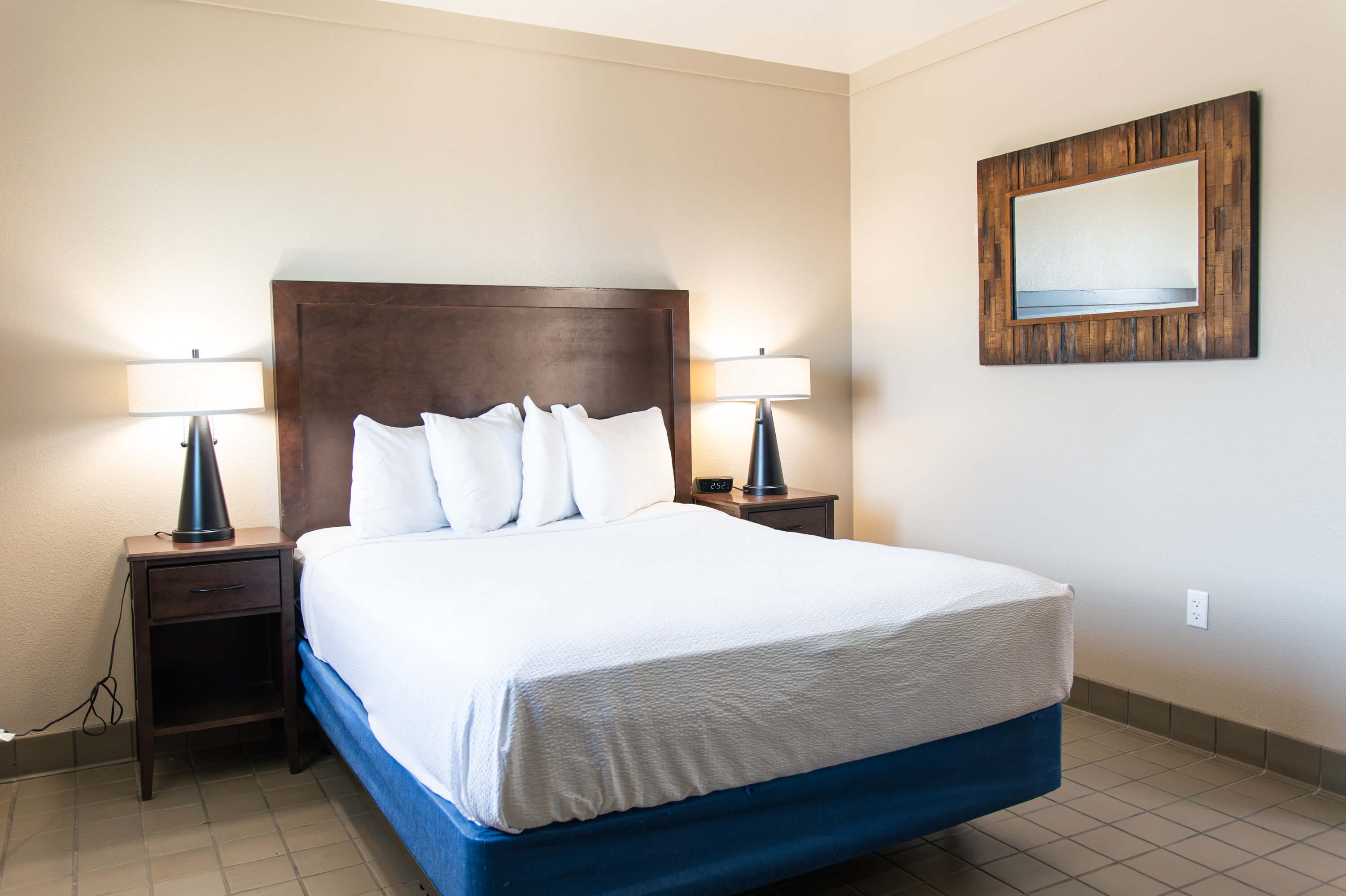 del-mar-beach-marina_marina_one-bedroom_bed.jpg