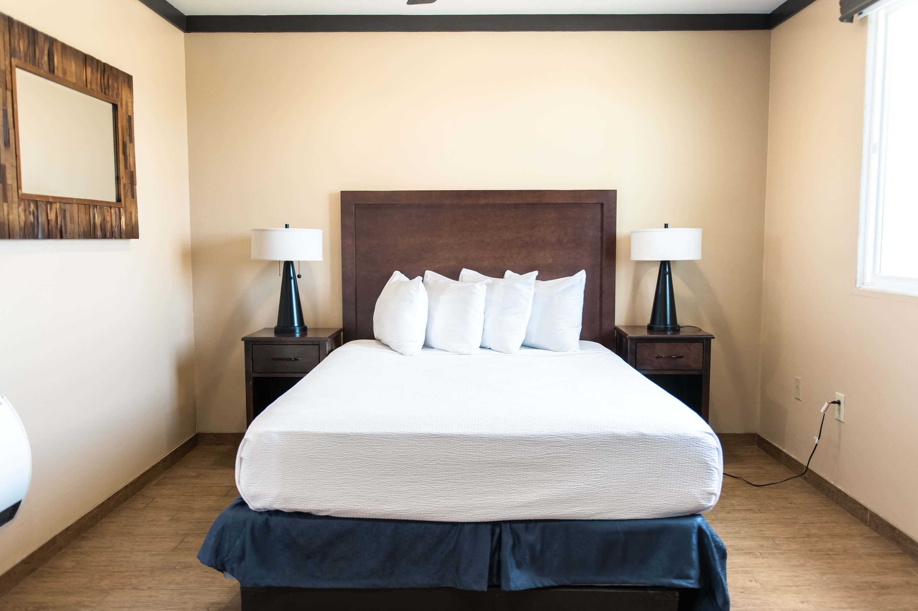 del-mar-beach-marina_beachfront_one-bedroom_bed.jpg